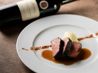 乾杯酒スパークリングで華やかにスタートする、記念日や特別な日にふさわしい、贅沢ディナーコースです。
