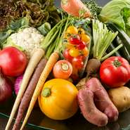 地産地消を大切に買い付ける、採れたての地野菜