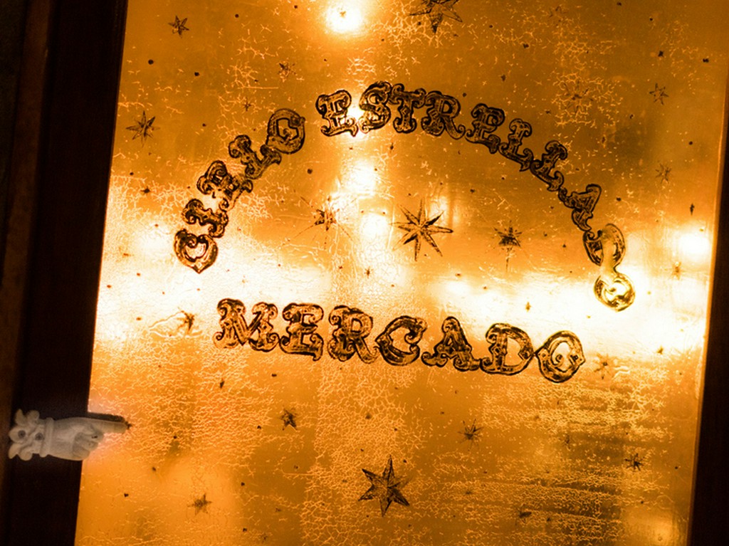 心地よいざわめきと音楽を聴きながら、ゆったりとお食事を