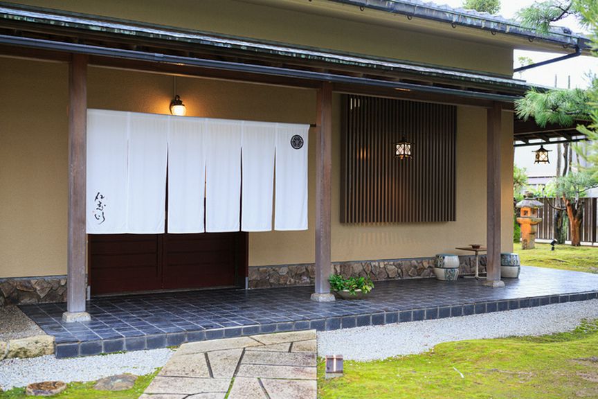 隠れ家的な料亭で、ゆったりとした時間を過ごしてみては