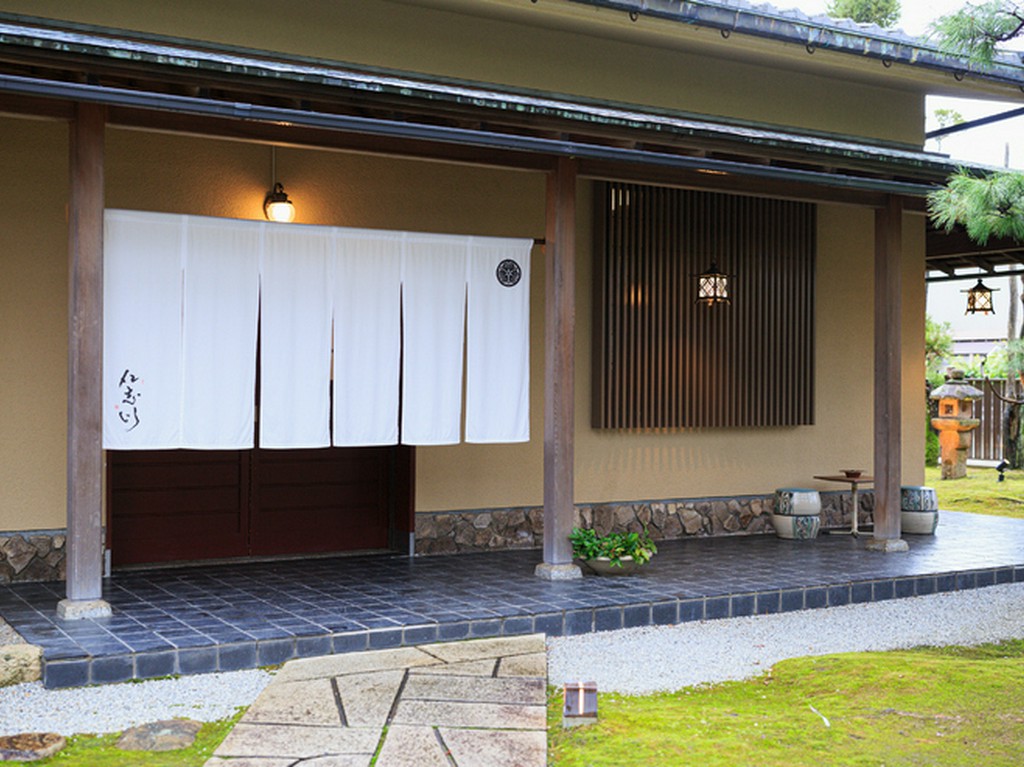 隠れ家的な料亭で、ゆったりとした時間を過ごしてみては