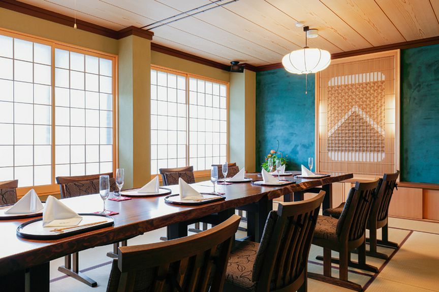 接待や法事、結納などに。個室席を始めさまざまな席を用意