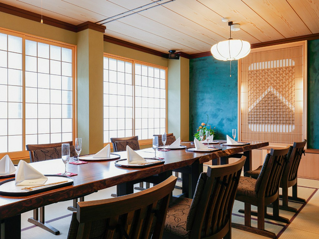 接待や法事、結納などに。個室席を始めさまざまな席を用意