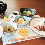 移り行く季節を旬の食材を生かしてご用意しております※お昼限定　要予約