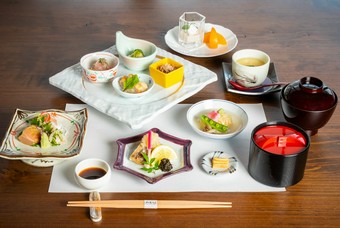 昼席　小懐石　尾山