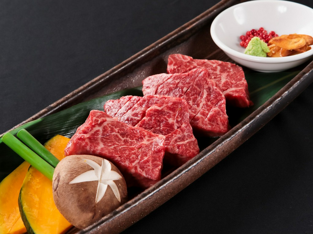 希少部位を贅沢に『飛騨牛イチボ厚切り』