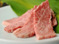 この一皿で卓上はBBQ仕様に！頼んで損なし。