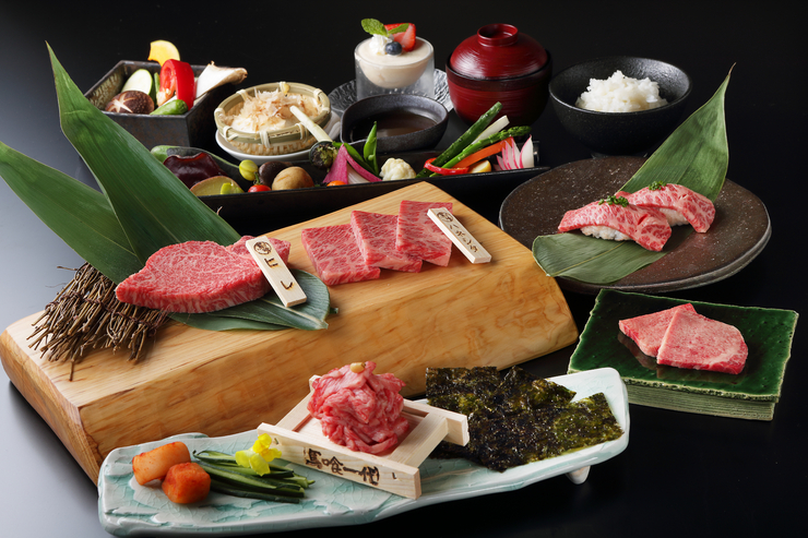 Thịt bò Hida nướng "Saitobi" 14.300 yên