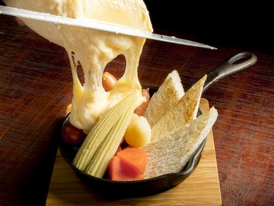 濃厚な味わいのとろとろチーズ『ラクレット』