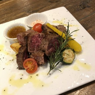 お肉の種類も豊富にご用意♪
