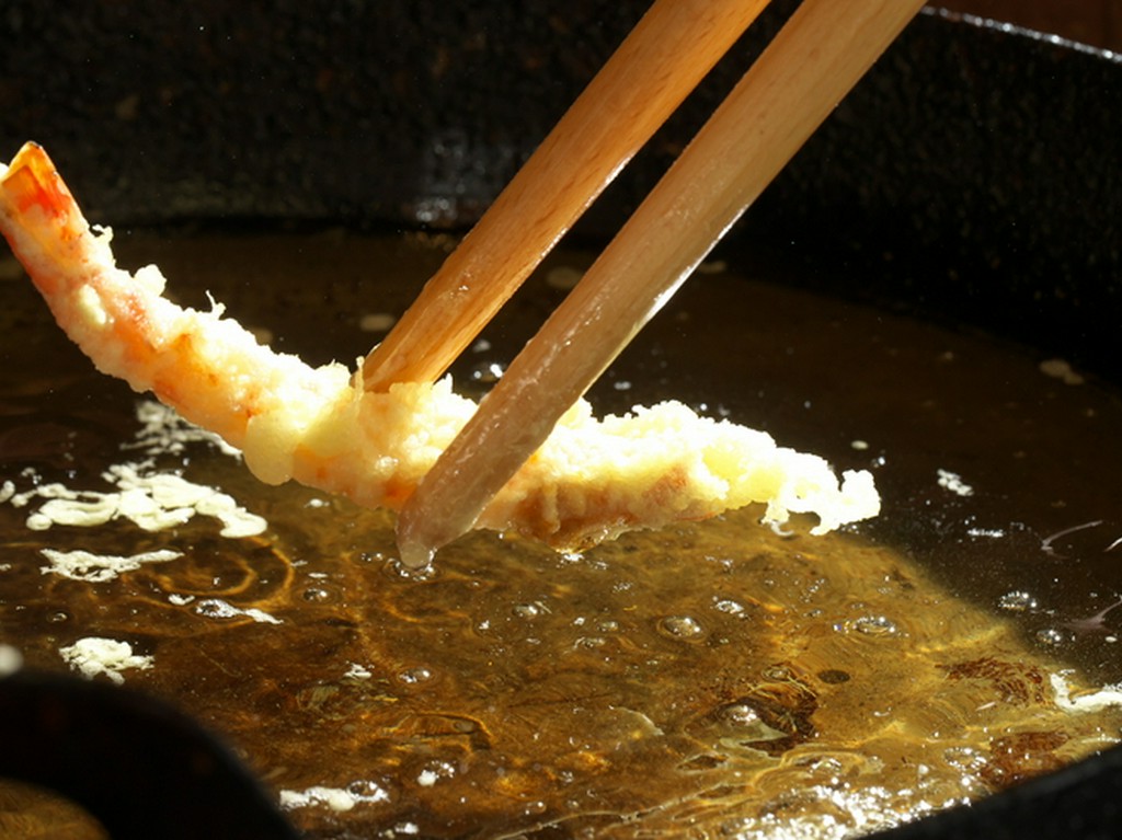 職人技でサクッと揚がった季節の野菜を使った天ぷら