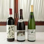 ワインは特にブルゴーニュ産が多いですが、質の向上とともに日本ワインの割合も増やしています。セラー内外すべて合わせると1000本近く取り揃えており、量だけでなくコストパフォーマンスにも優れていると評判です。