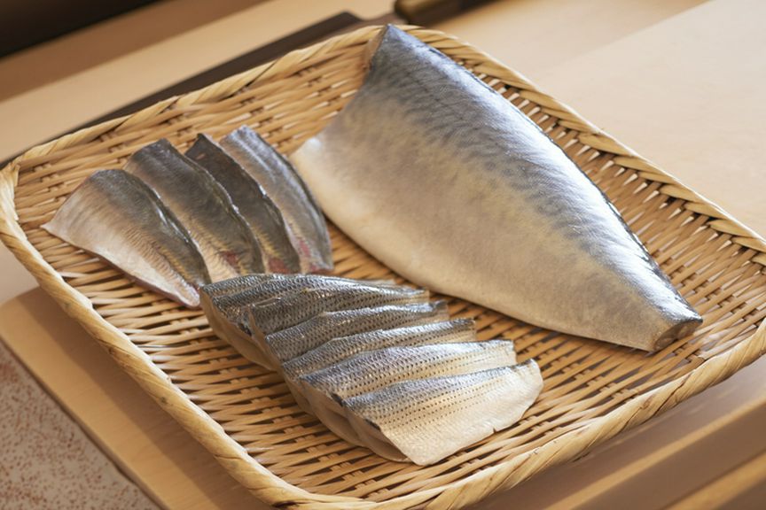 産地にこだわり、丁寧に仕込む鮨ネタ