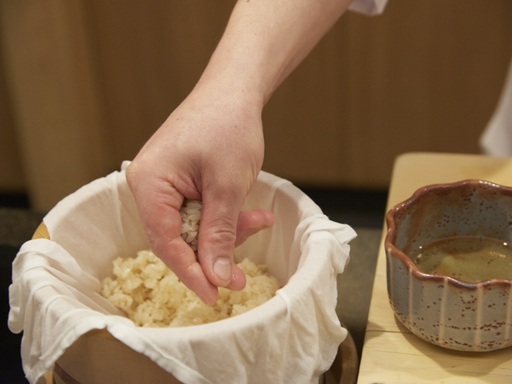 時季によってベストな米をブレンドして作るシャリ