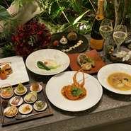 フカヒレ、鮑、伊勢海老など高級食材をふんだんに盛り込んだクリスマスに相応しい豪華なディナー。

