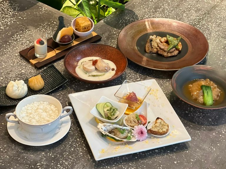 緑豊かな空間で落ち着いたデートを演出