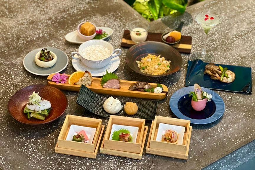 広々とした店内に広がる緑。都会で出会えるオアシス的な空間