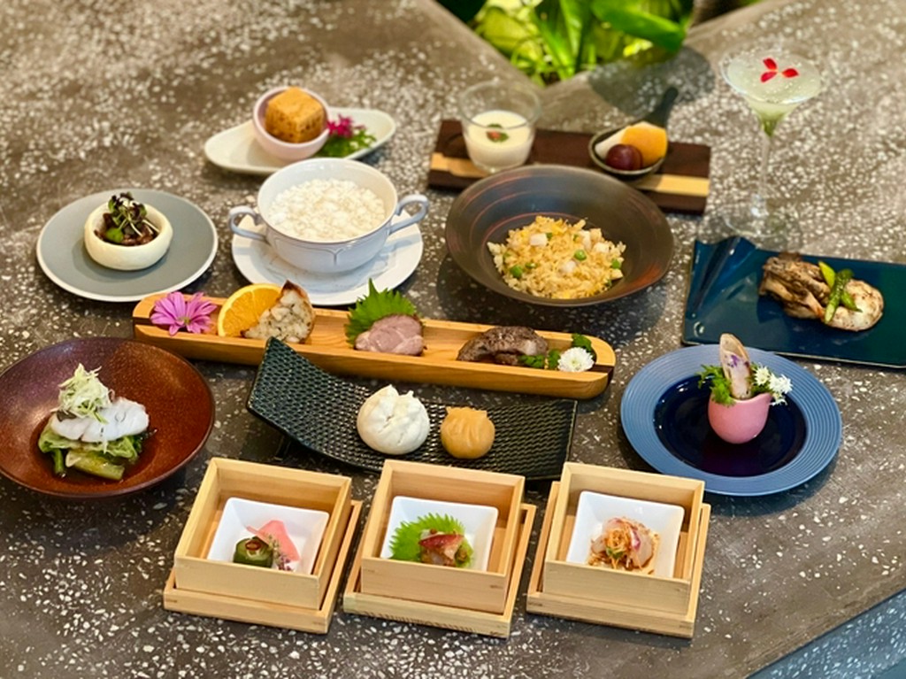 広々とした店内に広がる緑。都会で出会えるオアシス的な空間