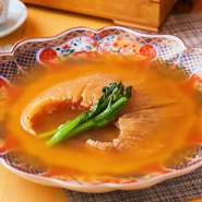 【追加10g毎】1,100円
9 月 1 日よりアラカルトのみご注文の場合、アラカルトチャージを別途 7％頂戴いたします。