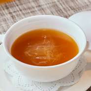 9 月 1 日よりアラカルトのみご注文の場合、アラカルトチャージを別途 7％頂戴いたします。