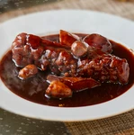 葡萄と黒酢の特製酢豚/本日のスープ/サラダ/白飯/デザート

当店1番人気！一噛みで甘味がある上質な脂が溢れ出す豚のバラ肉と製葡萄ソース。お昼には売り切れてしまいますのでお早めのご来店をお勧めしております。