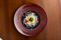 本日前菜三種盛り / 干し貝柱と湯葉のスープ / サーモンと海老の黒胡椒炒め / 骨付きスペアリブの黒酢ソース / シラスと海苔の炒飯 / 本日のデザート