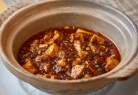 四川の山椒と豆拌醤をバランス良く仕上げた自慢の四川麻婆