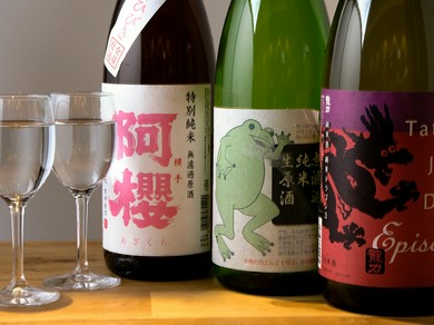 全国から厳選した、希少価値の高い純米吟醸や特別純米がずらり。