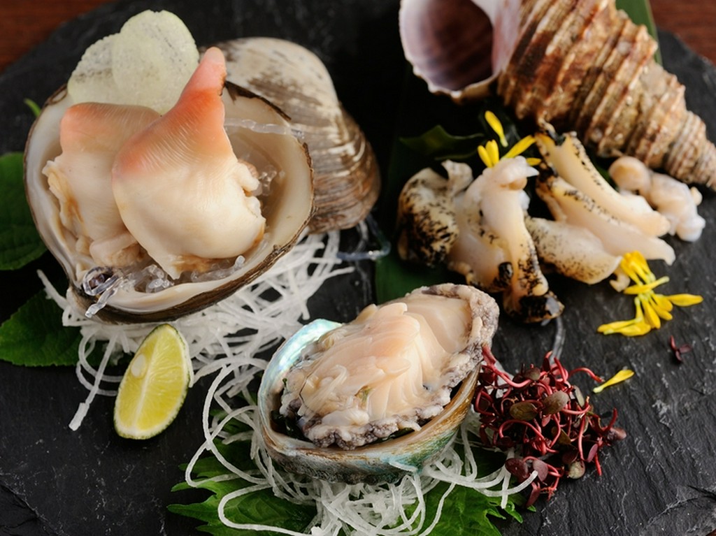フレッシュな活けものを日替わりで食べ比べ『貝刺し三点盛り』