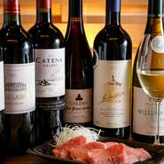 フランスやイタリア、アルゼンチンなど世界各国からお肉との相性を考慮したワインが多数用意されています。どれが良いかわからないという方は、おすすめワインをお店の方に聞いてみてはいかがでしょうか。
