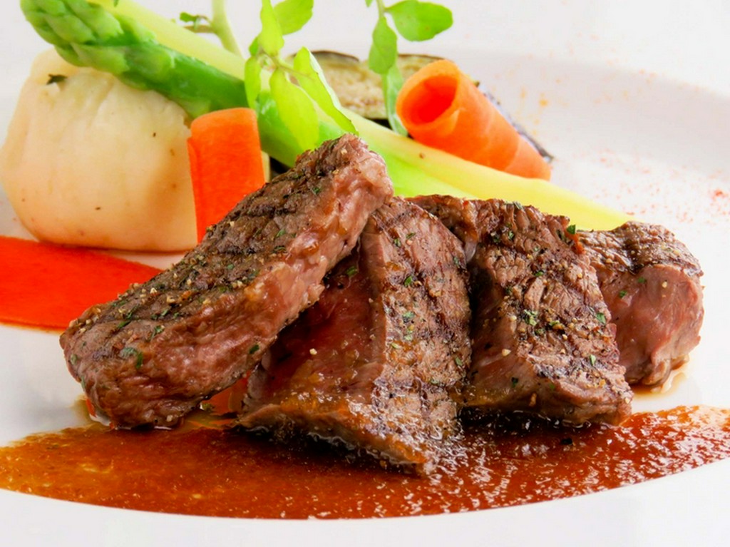 国内最高峰のお肉や無添加野菜をコースでゆっくりと味わう