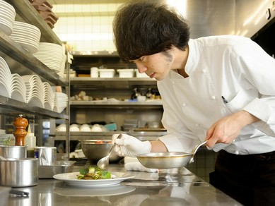 シェフこだわりの料理と厳選されたお酒を堪能しつくす