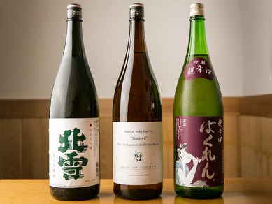 甘美なウニと、キリッと辛口の日本酒の相性のよさは格別