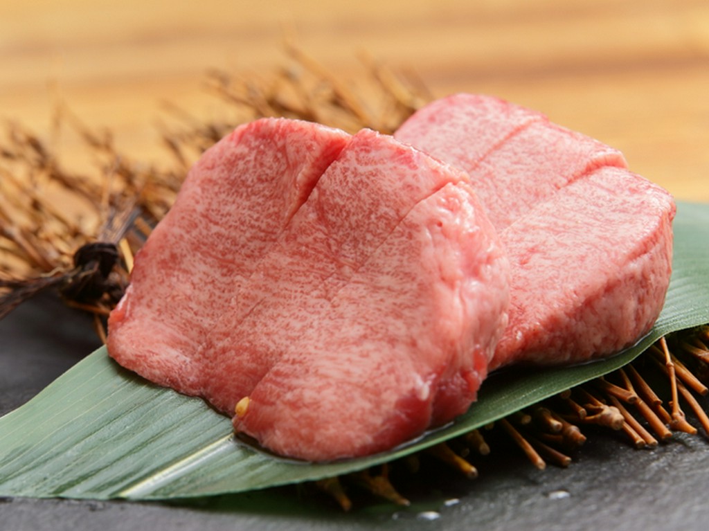 国産牛の希少なタン元を厚切りで『特上厚切りタン』