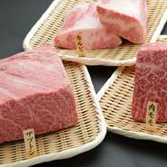 大衆的な焼肉店を目指していますが、肉の品質は高級店に負けない自信があります。精肉店で育った私たち兄弟の厳しい目利きで選んだ和牛は間違いない自信があります。人気の希少部位も自慢の品です