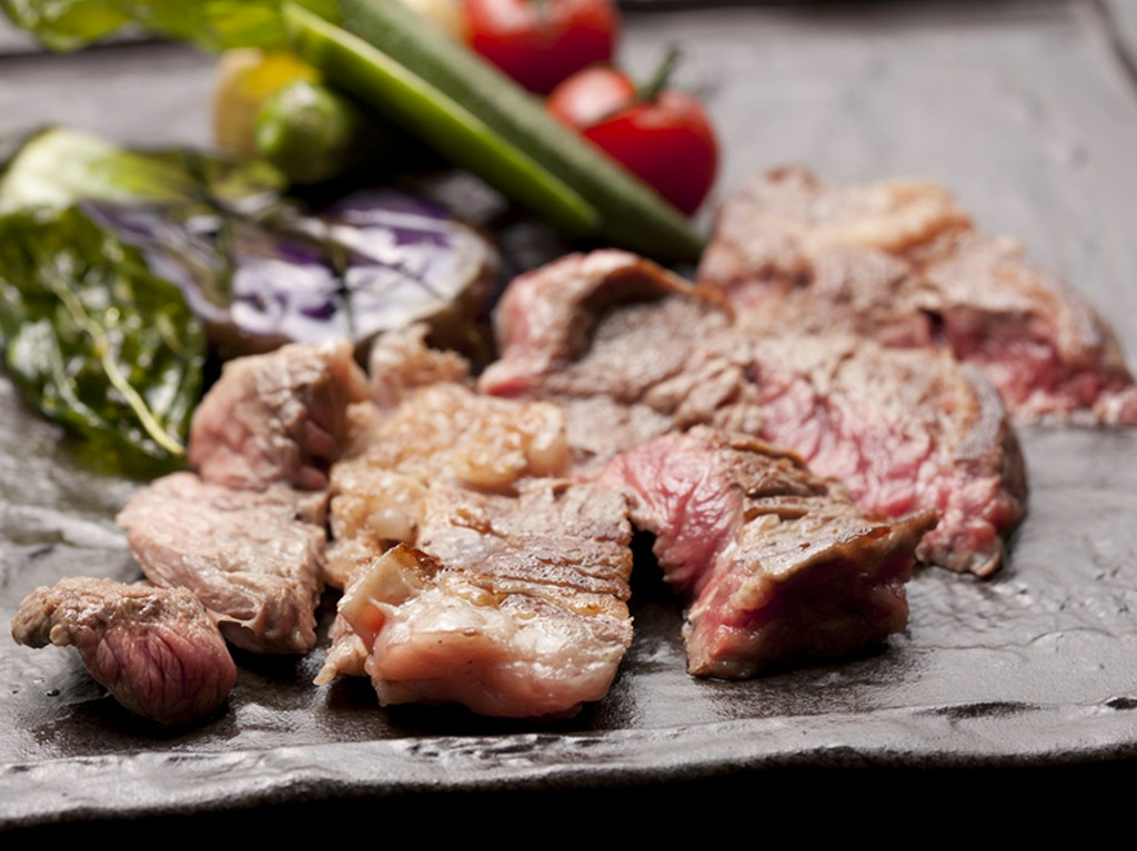 脂身が濃厚なスペインの名産豚『イベリコ豚のロースト』