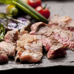 脂身が濃厚なスペインの名産豚『イベリコ豚のロースト』