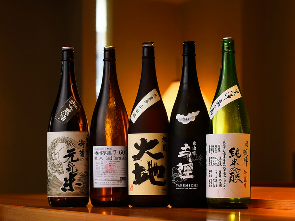 鮨の旨味をより高める、しっかりとした酸味の日本酒