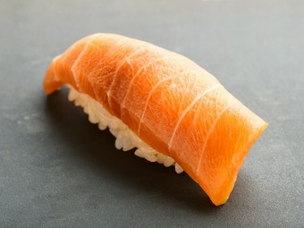 長期熟成が生み出す、独特の香りと旨味が特徴の『マカジキ』