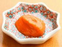 桜エビのおいしい食べ方を見つけたい、という思いで完成したというエビミソ。香ばしさを出すために殻ごとすりつぶし、丁寧に濾すことで、身の旨さが香りを纏った、濃厚な仕上がりになります。