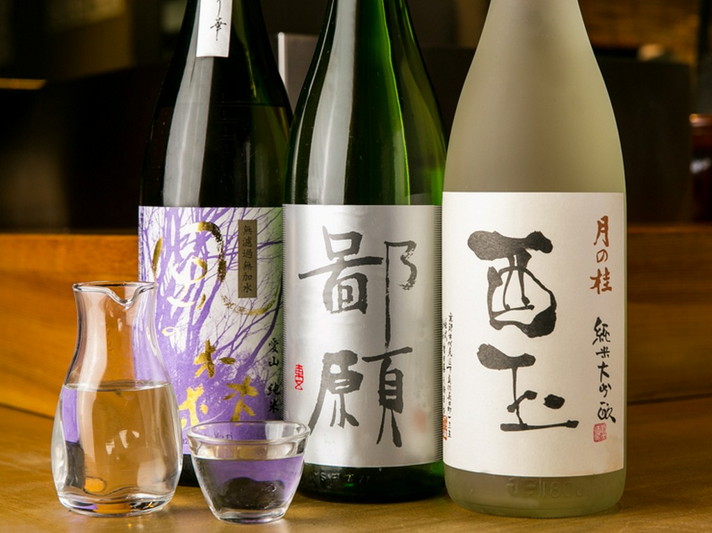 日本全国から選りすぐった日本酒や焼酎の豊富な品揃えがうれしい