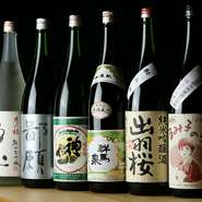 人気の銘柄をはじめ、焼鳥と相性の良い日本酒を40種類ほどセレクト。その時期にしか味わえない季節のお酒も登場します。お得な『オススメ日本酒コース』もあるので、いろいろな味を飲み比べするのもよさそう。
