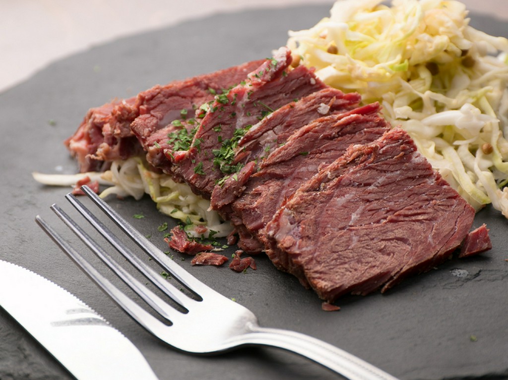 シンプルに塩のみで味付けされた『自家製ソルトビーフ　70g』