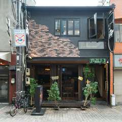 黒が基調の格好良い外観