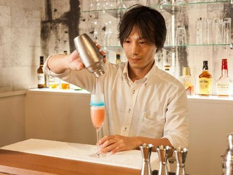 目でカクテルづくりをお楽しみください