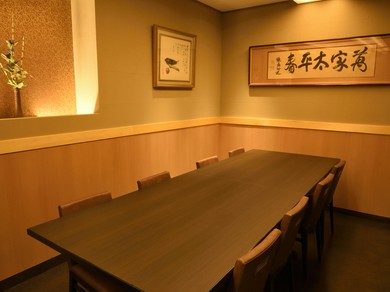 少人数向けの個室は、家族での食事や接待に　　　　