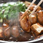 牡蠣やふぐなど冬の味覚を贅沢に堪能出来ます。牡蠣土手鍋／ふぐちり鍋に全てコースもご用意しておりますので今年の忘年会にも是非ご利用ください。