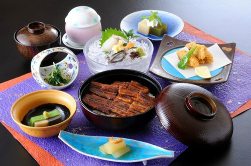 穴子重など、広島の味覚が堪能できる人気の『ひろしま御膳』