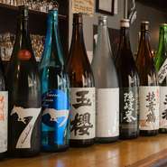 島根県の地酒はもちろん、北陸地方の日本酒など、お店こだわりのお酒が並びます。焼き鳥や一品料理に最適なラインナップ。「今日は、あの日本酒をゆっくりと味わおう」など、その時の気分で楽しみ方も変えられます。