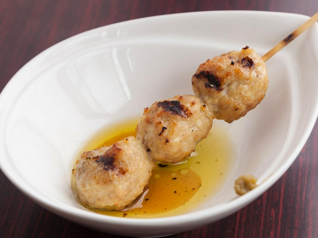 日本酒に合う！外カリ、中フワ食感の『鹿野地鶏のつくね』